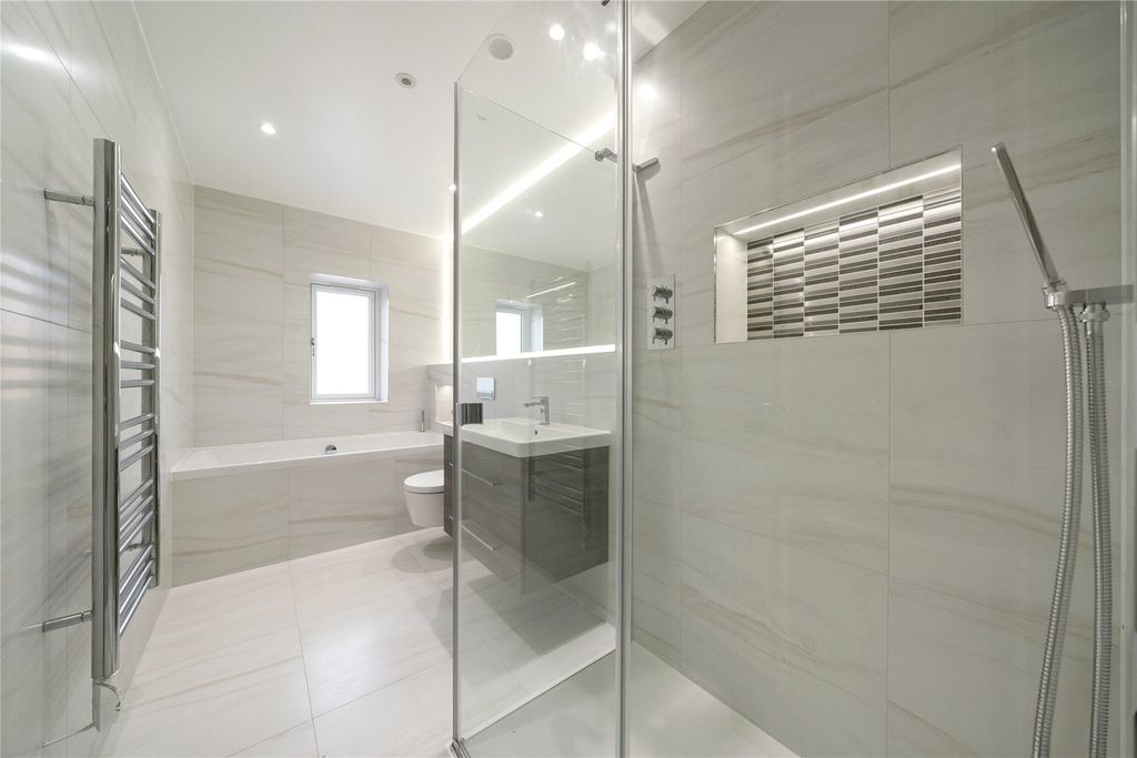 Property photo 3 of 15 Picture No. 02