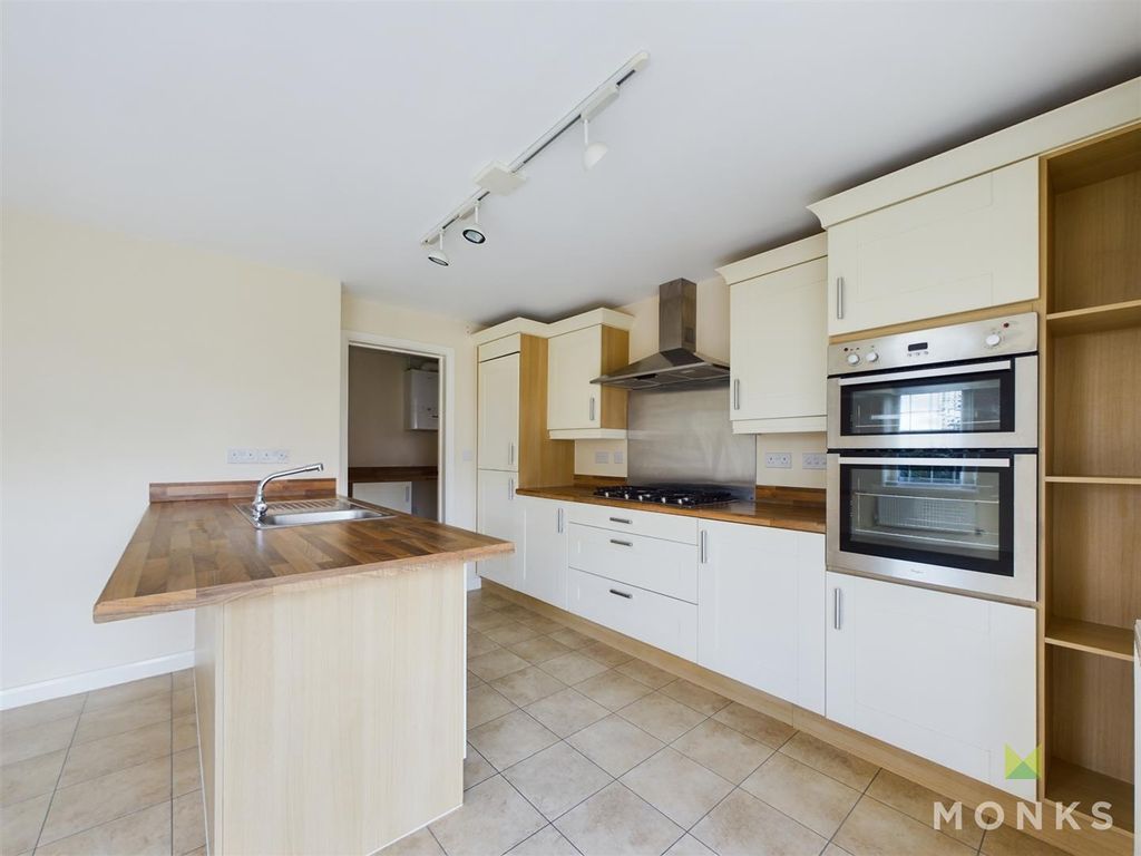 Property photo 3 of 16 Cam01348G0-Pr0533-Still011.Jpg