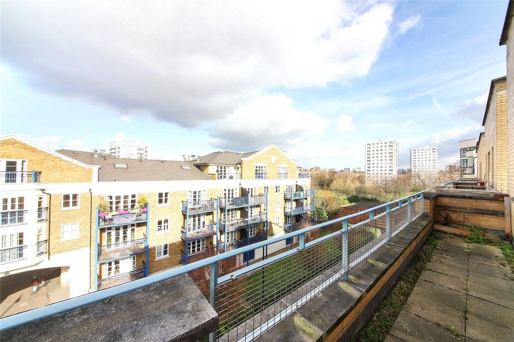 Property photo 1 of 10 Balcony