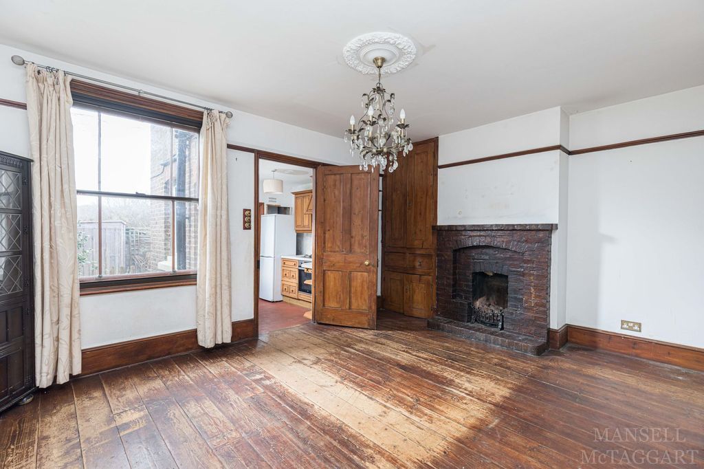 Property photo 3 of 14 Dining Room