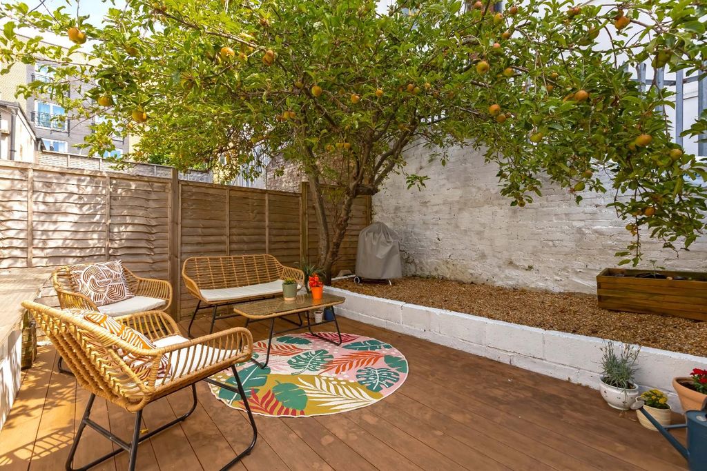 Property photo 1 of 17 Coombe Terrace_19.Jpg