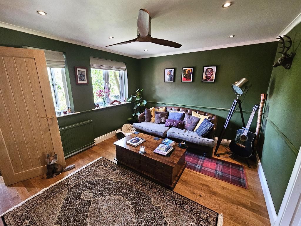 Property photo 2 of 11 Lounge