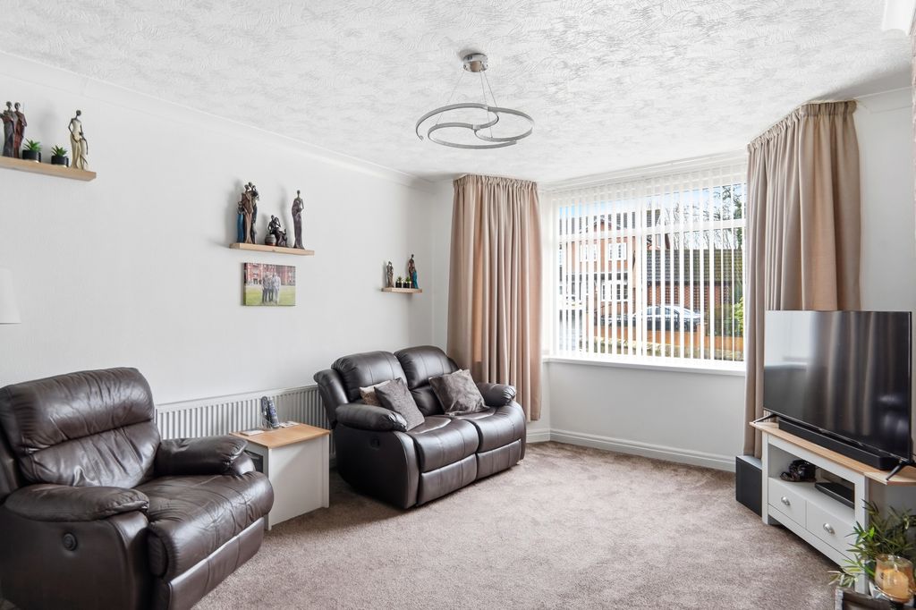 Property photo 2 of 21 Brigshawlane012