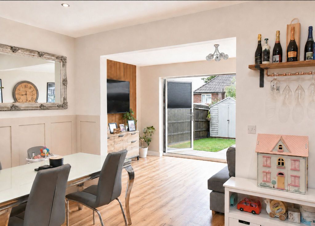 Property photo 1 of 12 Kitchen - Lounge