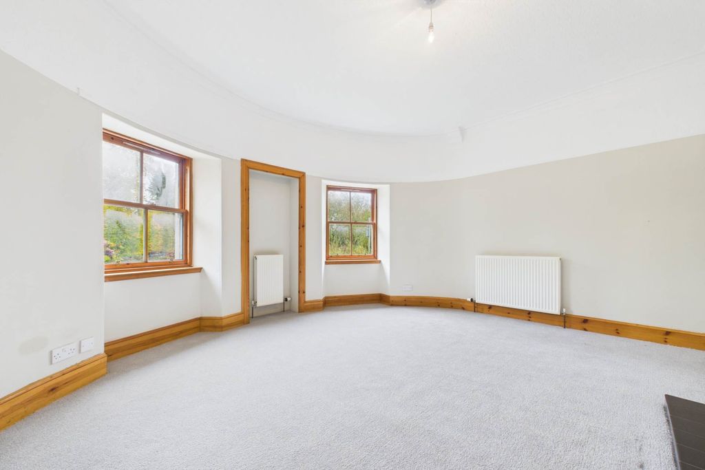 Property photo 3 of 25