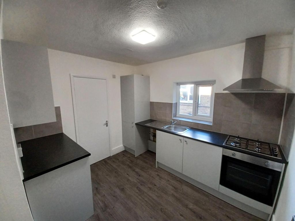 Property photo 2 of 11 Kitchen