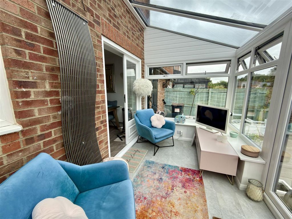 Property photo 3 of 11 Conservatory