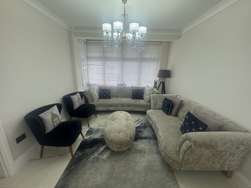 Property photo 1 of 8 3 Bed  House For Sale Wentworth Road, Southall Ub2