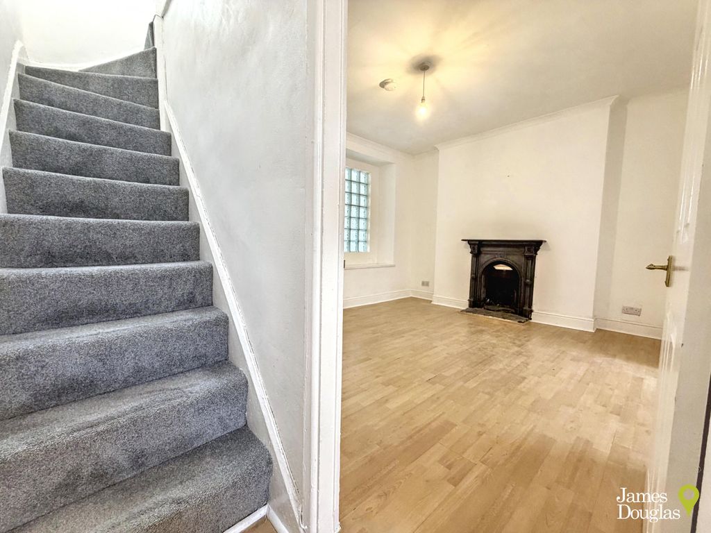 Property photo 3 of 18 Eh1