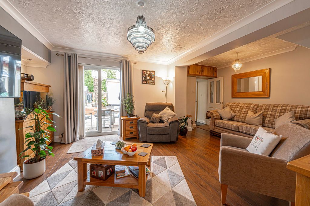 Property photo 3 of 47