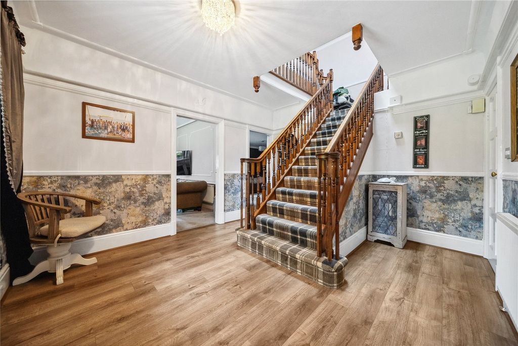 Property photo 2 of 21 Entrance Hall