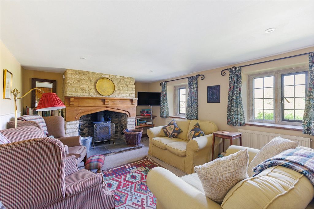 Property photo 3 of 15 Sitting Room