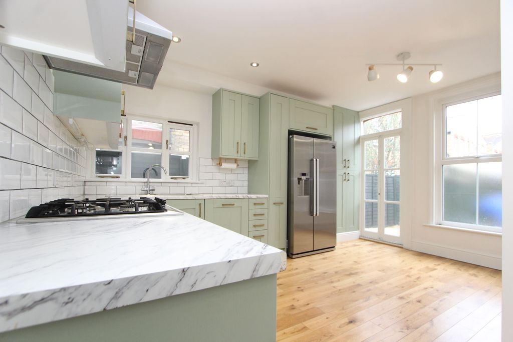 Property photo 2 of 13 Photo 01