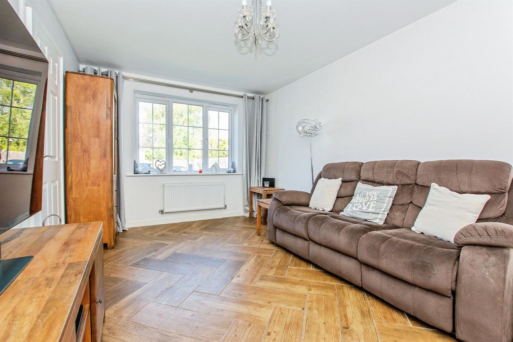 Property photo 3 of 18