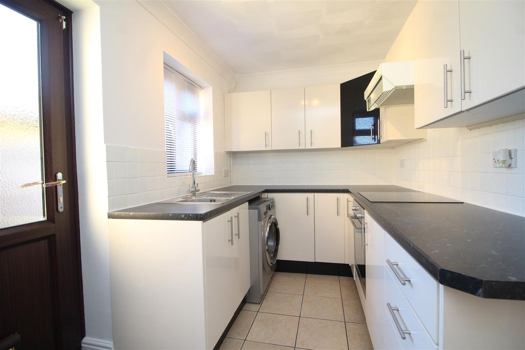 Property photo 2 of 11 Kitchen .Jpg