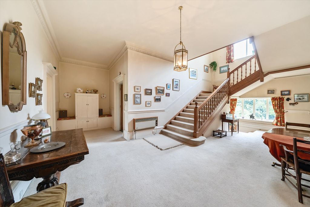 Property photo 3 of 33 Image