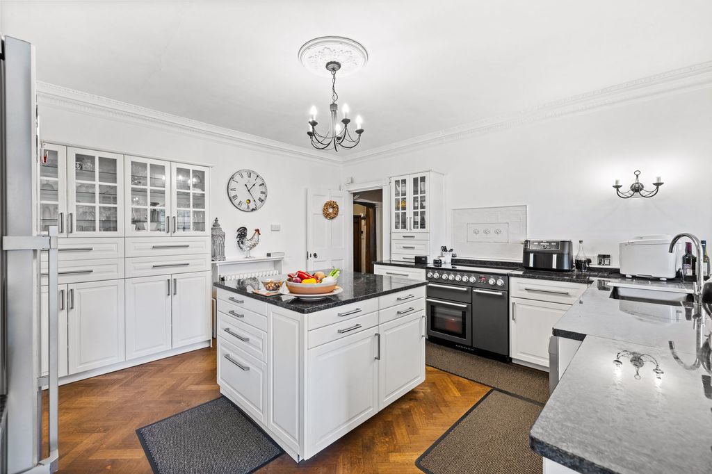 Additional image 11 of 5 bed property for saleShip Street, East Grinstead RH19