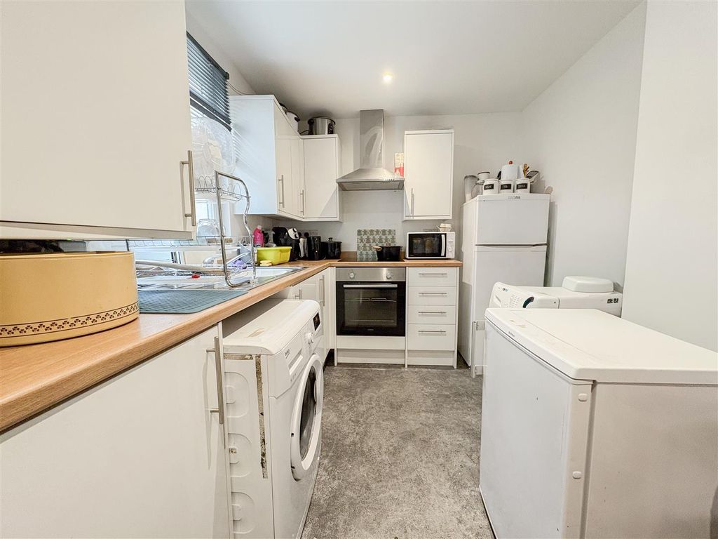 Property photo 2 of 19 Kitchen