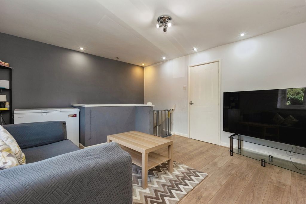 Property photo 1 of 15 Pbox-Img.Jpg