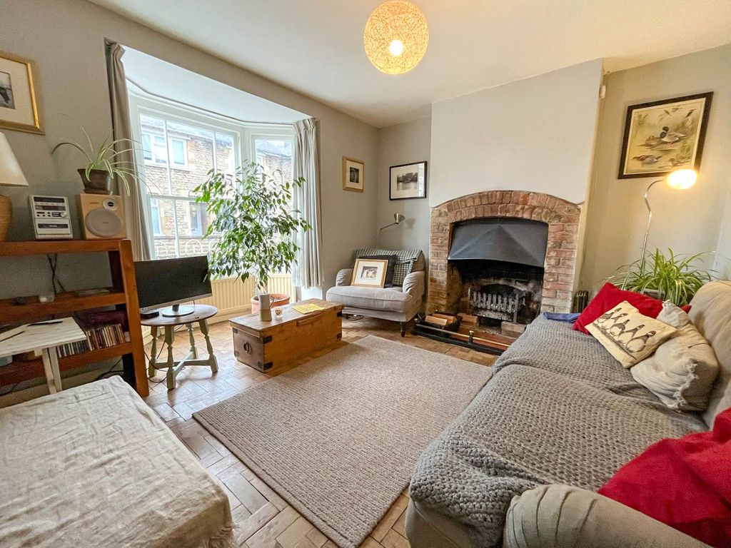 Property photo 2 of 21 Living Room