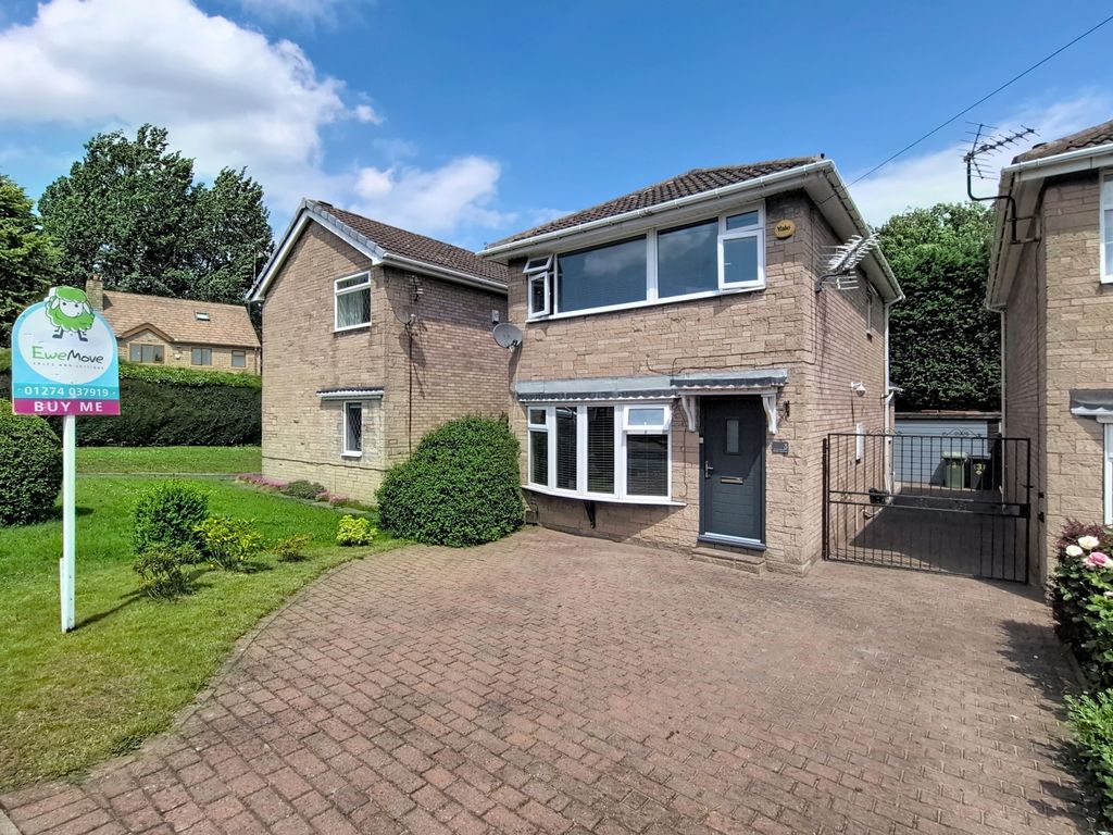 Property photo 1 of 16 3-Rooks-Ave_00013