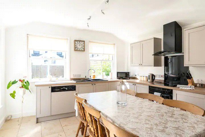 Property photo 2 of 13 Picture No. 10