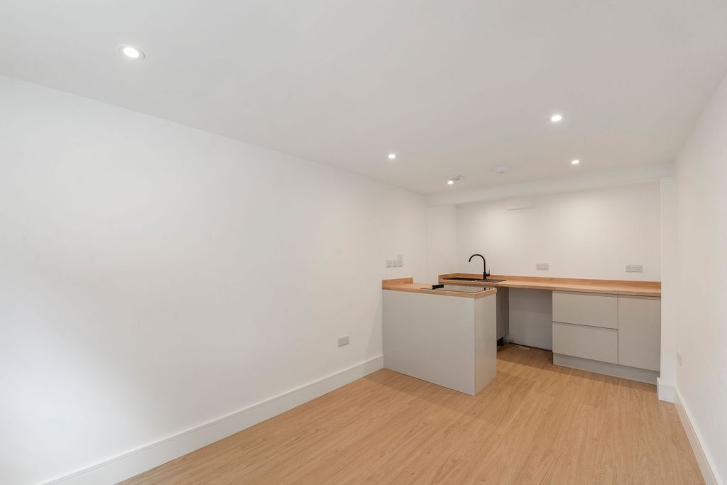 Property photo 2 of 12 Photo 10