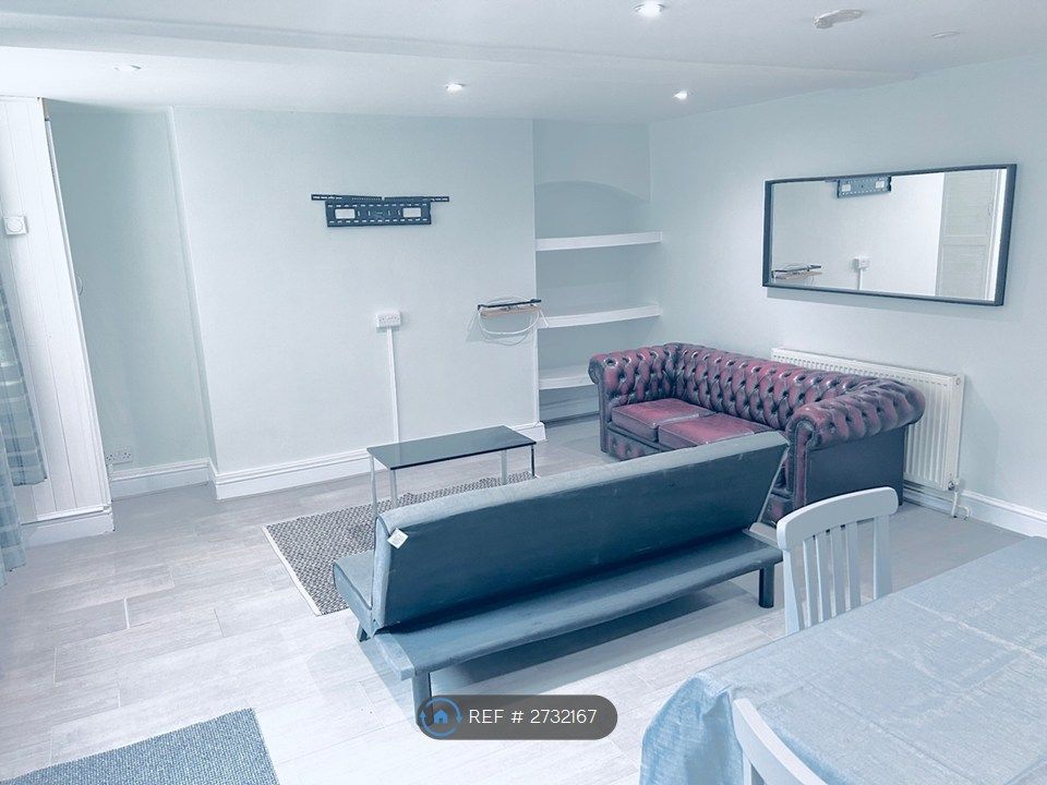 Property photo 2 of 9 Lounge