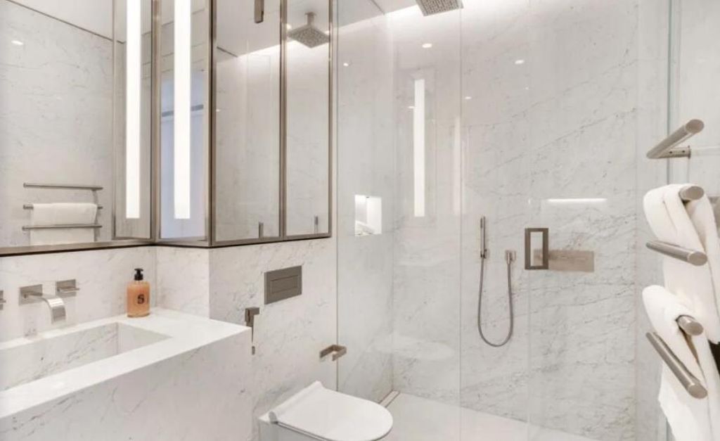 Property photo 1 of 3 Bathroom Bs.Png