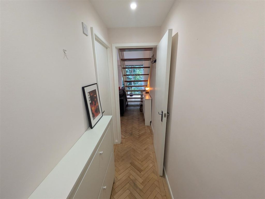 Property photo 2 of 16 Hallway