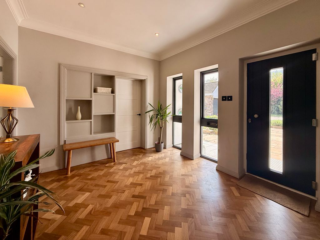Property photo 3 of 18 Entrance Hall