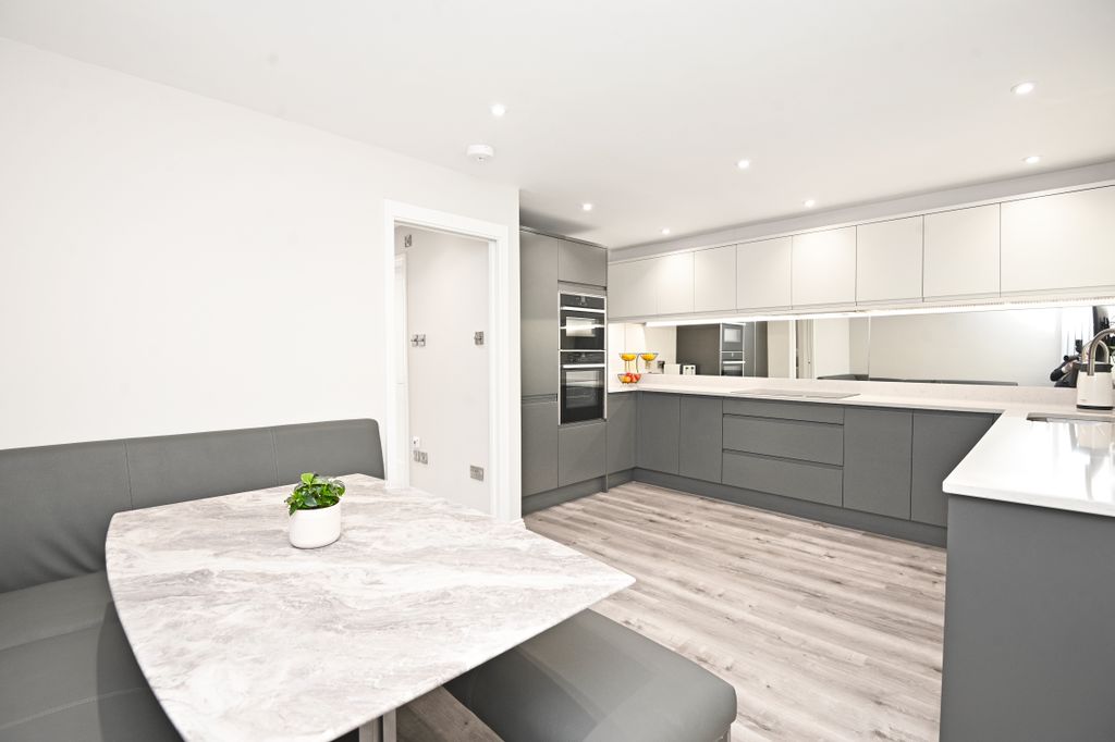 Property photo 2 of 25