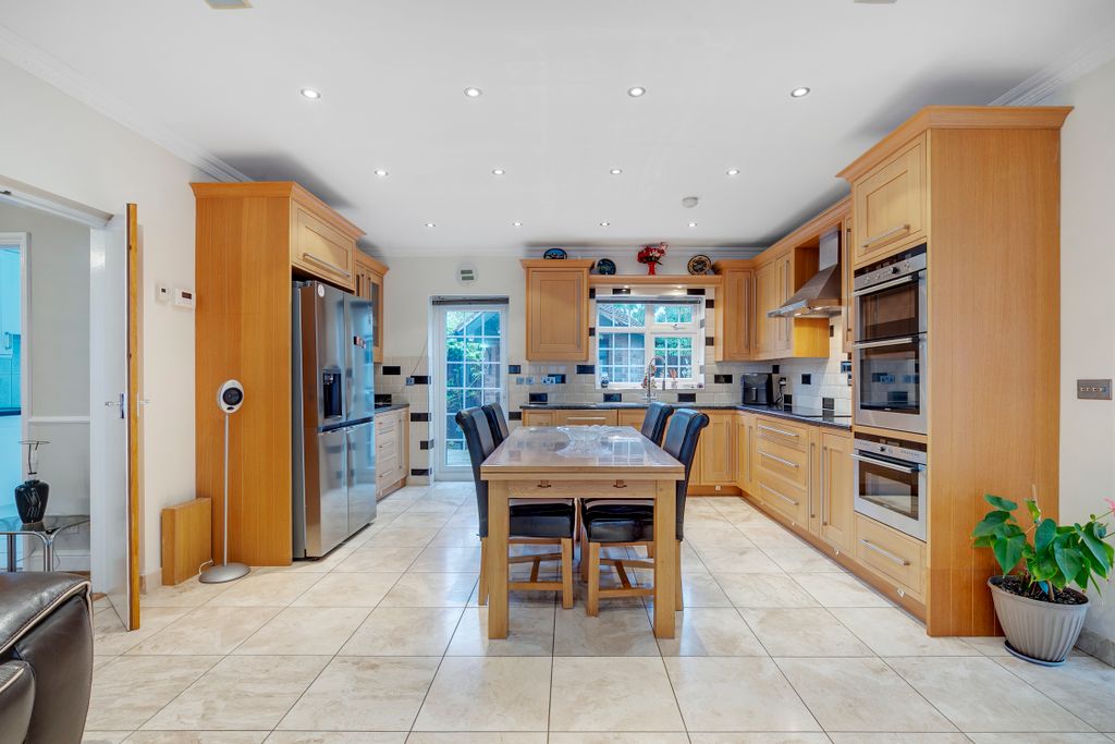 Property photo 2 of 53