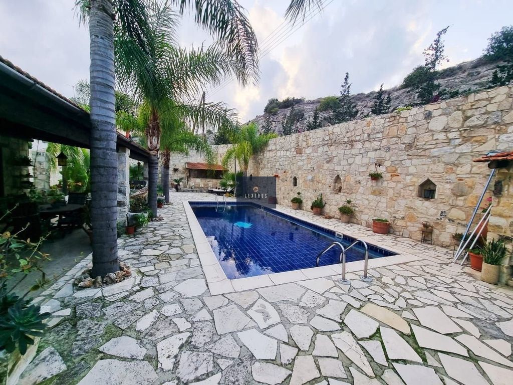 Property photo 3 of 27