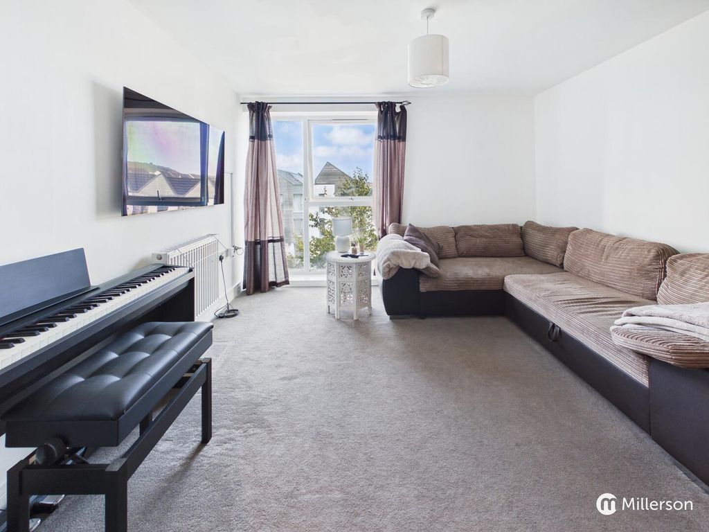 Property photo 3 of 11 Living Room