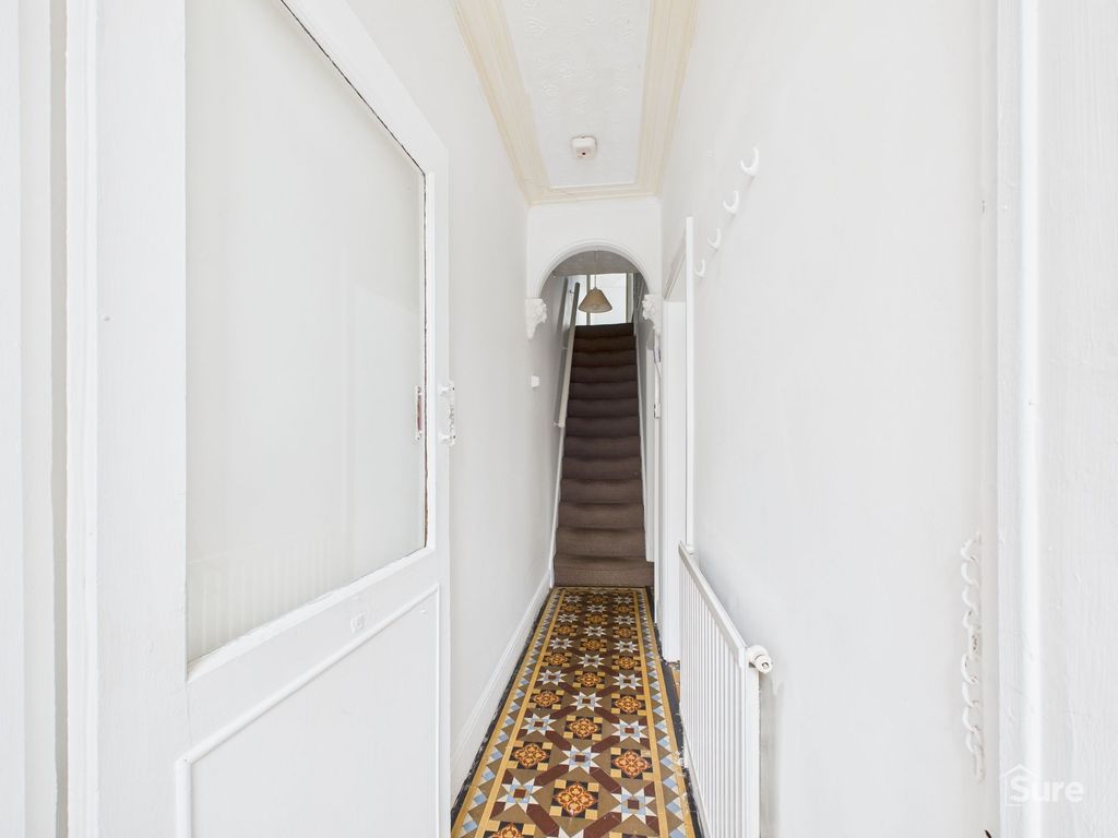 Property photo 2 of 11 Entrance Hall