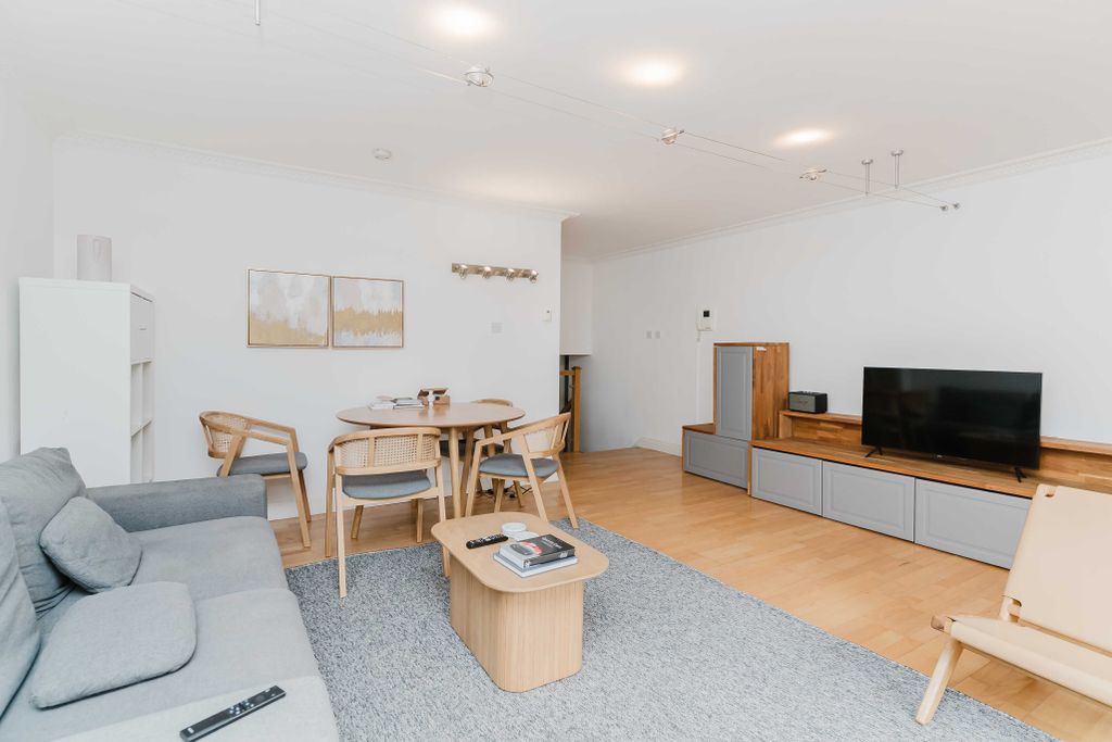 Property photo 3 of 21