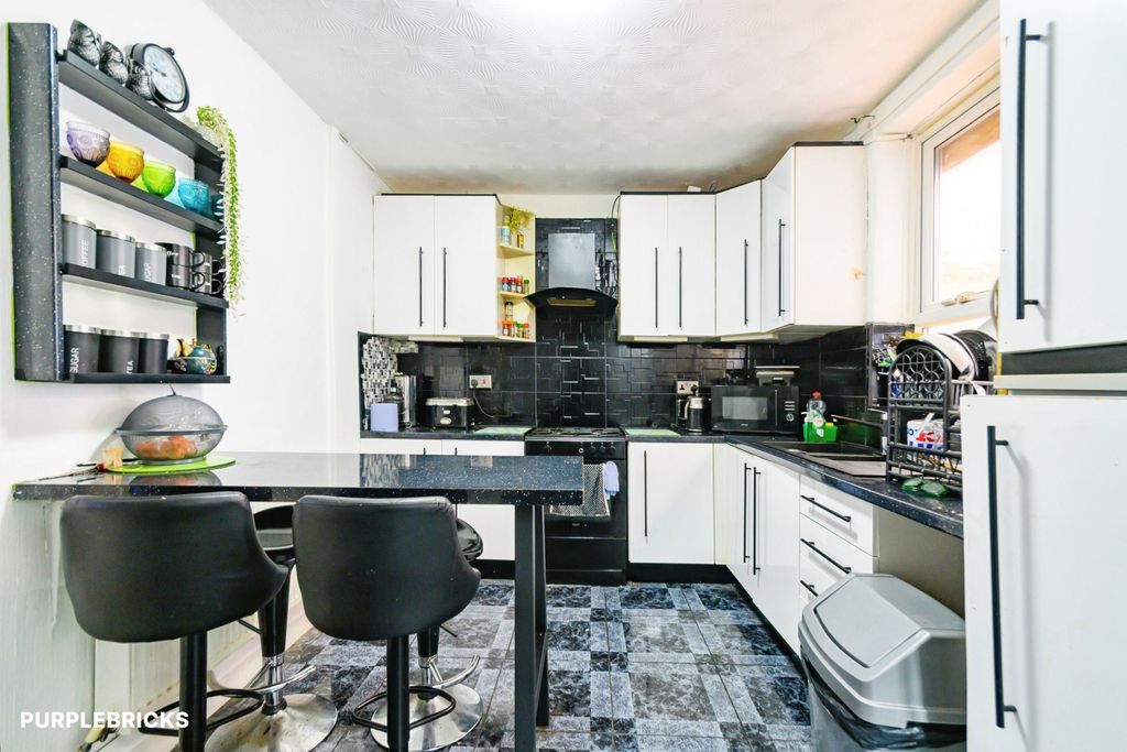 Property photo 3 of 26 Kitchen