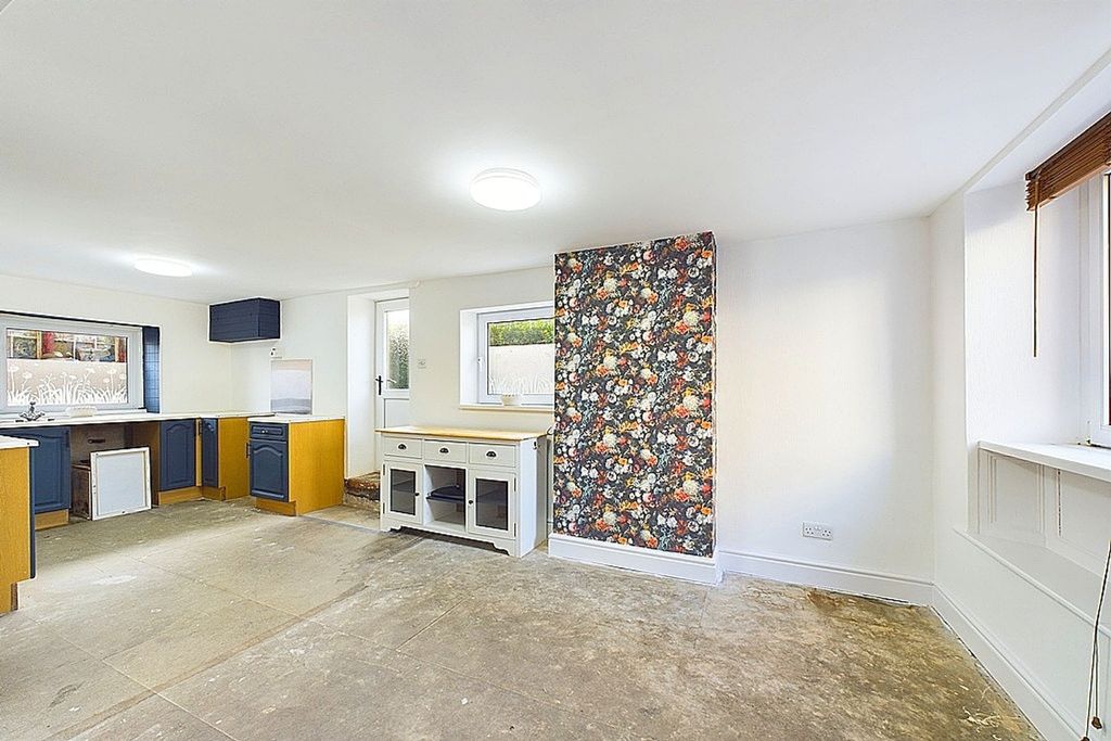 Property photo 3 of 14 Photo 11