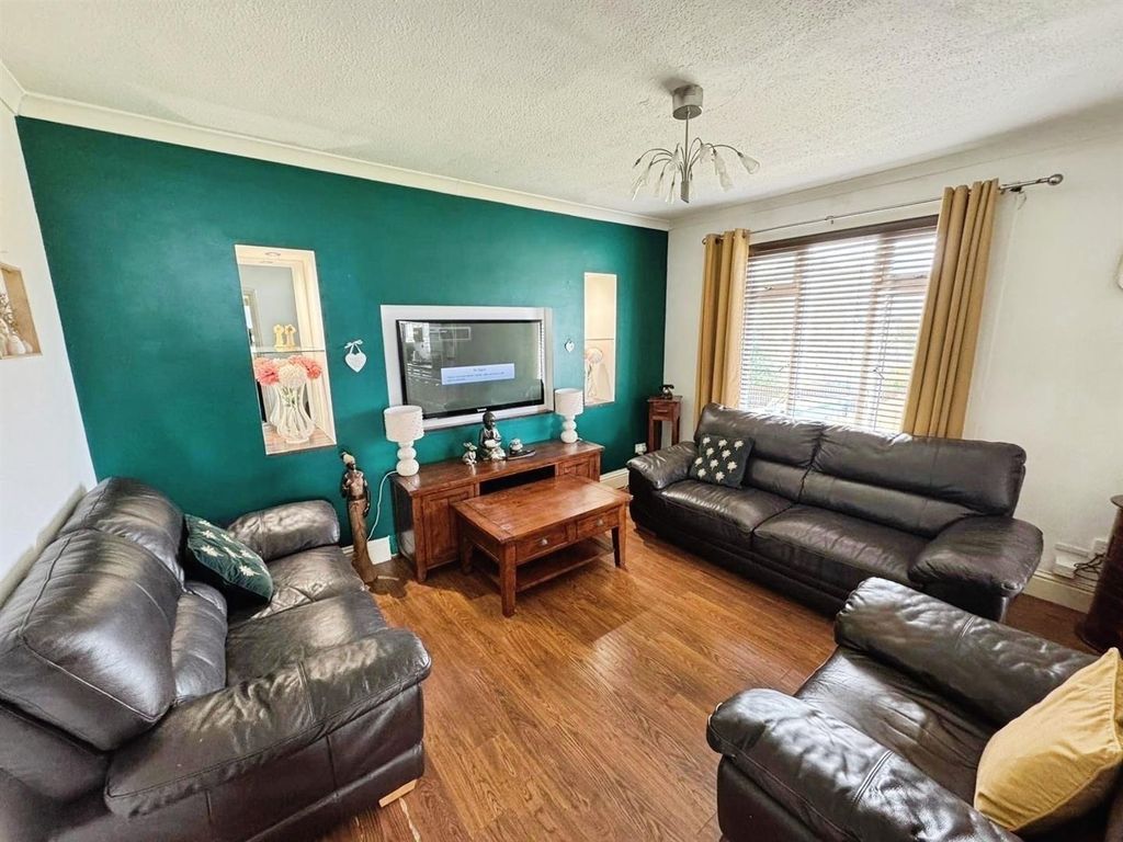 Property photo 3 of 21 2