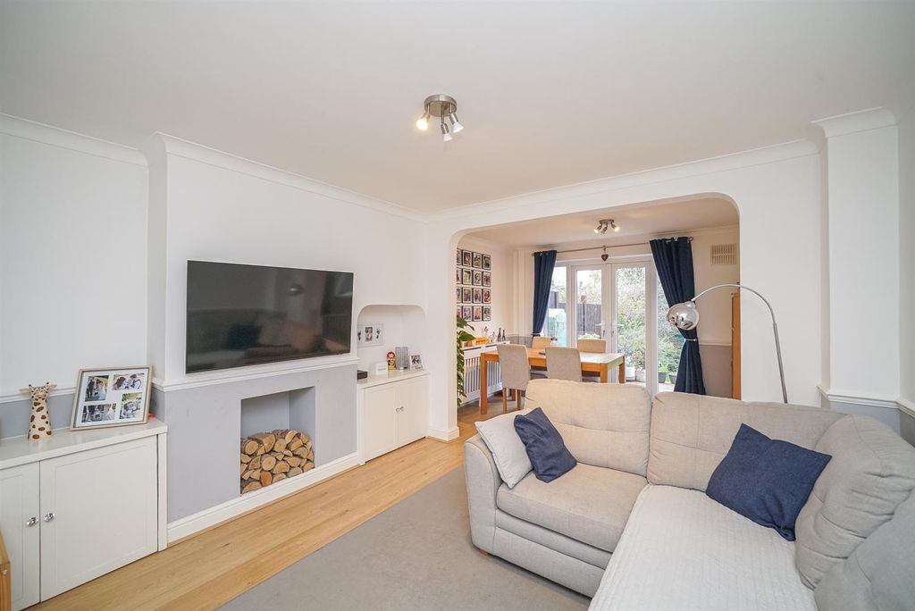 Property photo 2 of 11 7-Broom-Hill-1007.Jpg