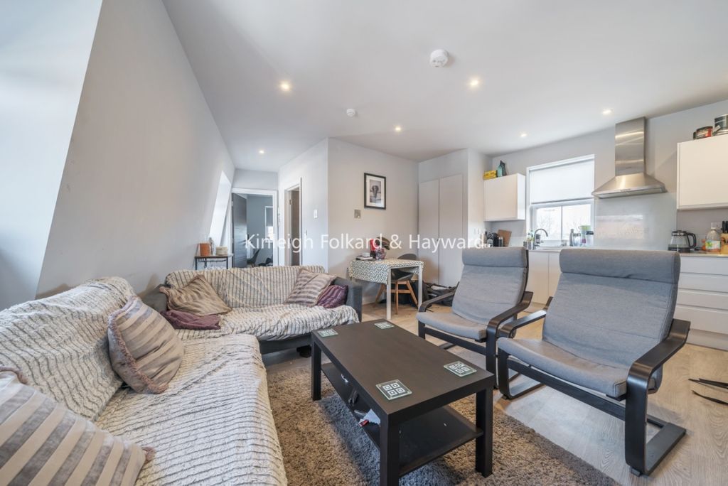 Property photo 3 of 6 3763d908-c517-4235-A