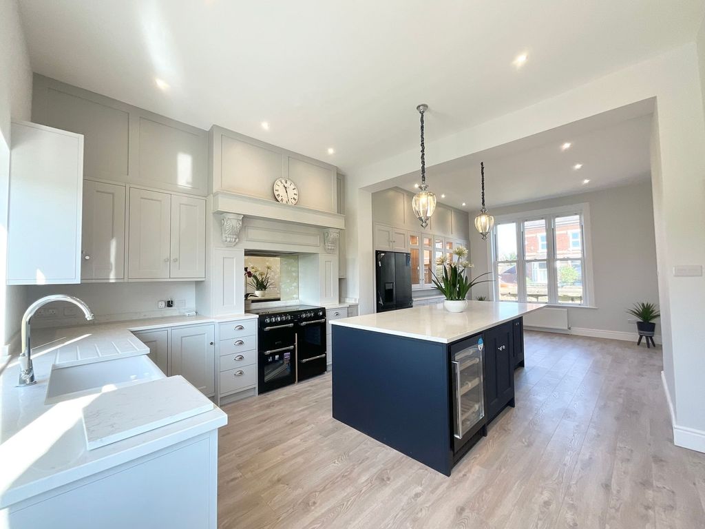 Property photo 2 of 40