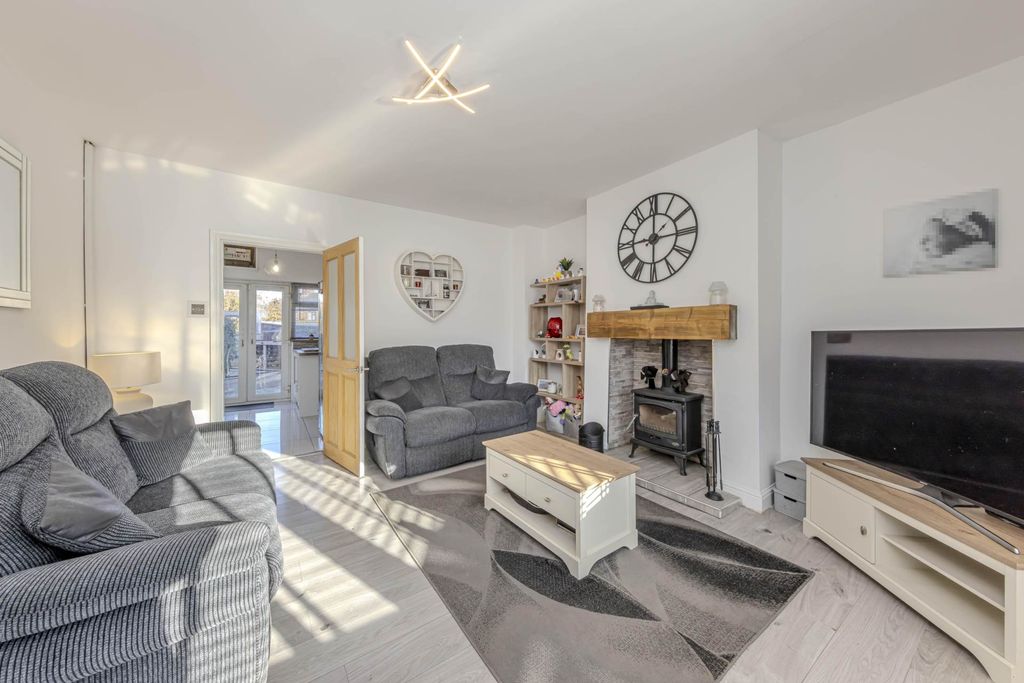 Property photo 2 of 21