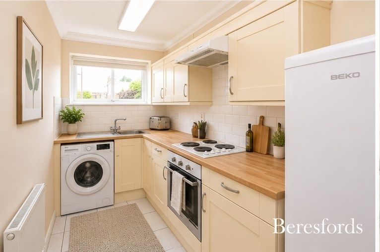 Property photo 3 of 10 Kitchen