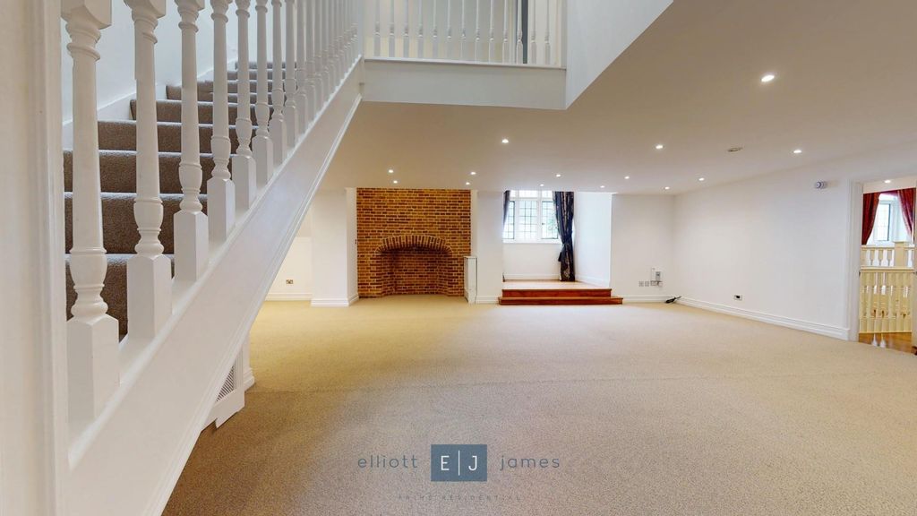 Property photo 3 of 43