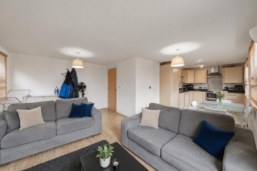 Property photo 2 of 11 Open Plan