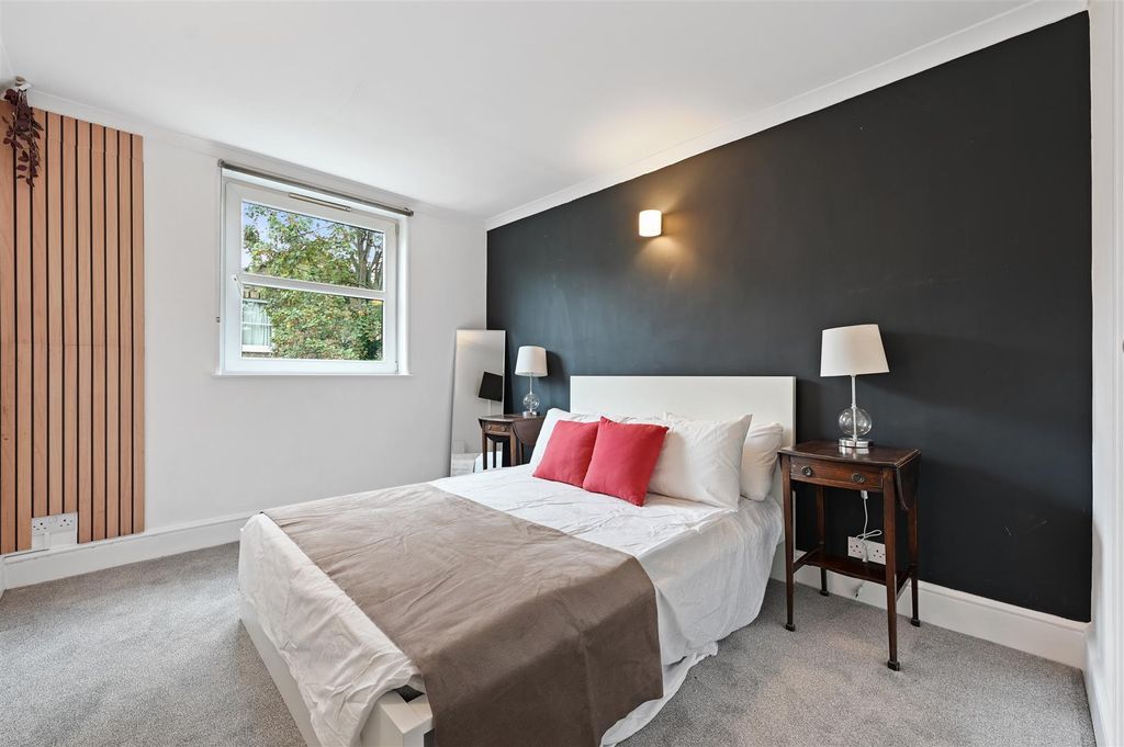 Property photo 1 of 9 Netherwood Road