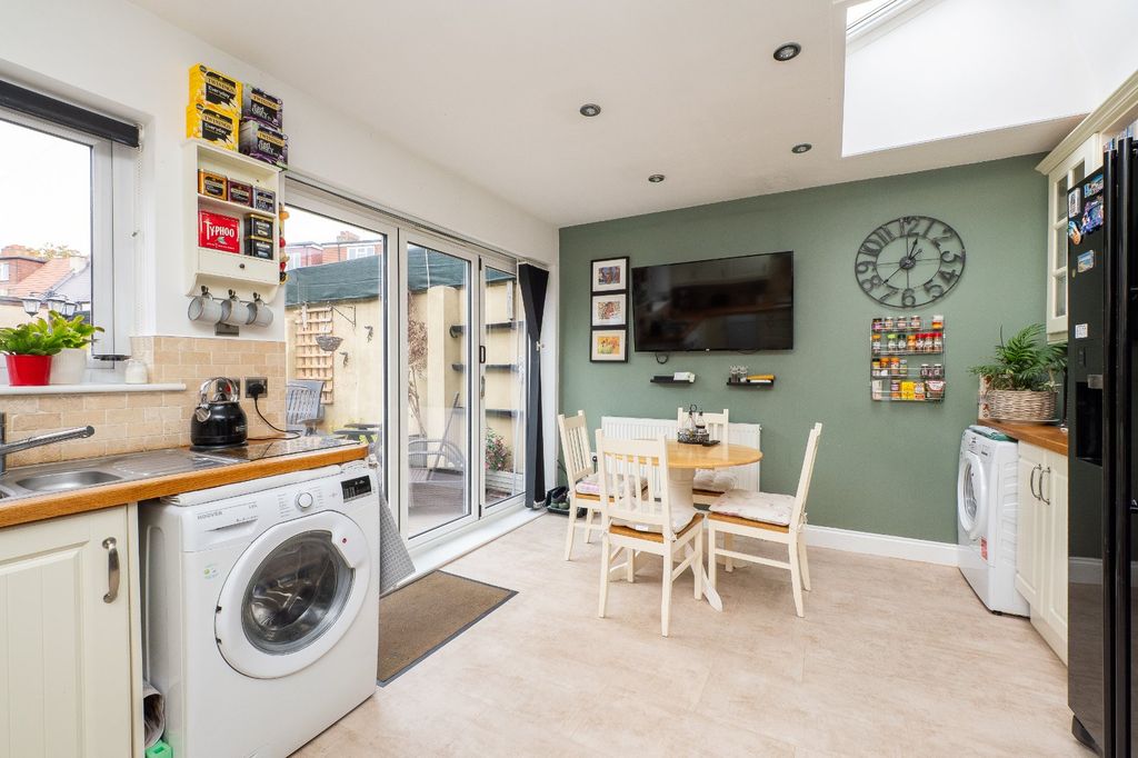 Property photo 2 of 19 Picture No. 11