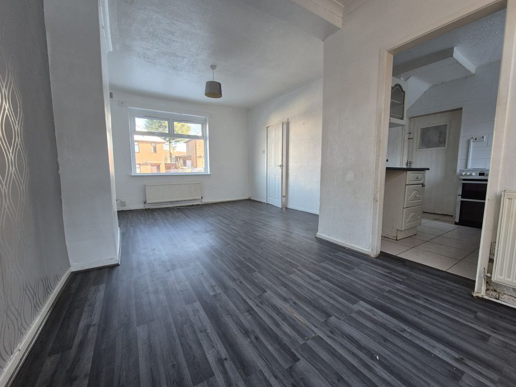 Property photo 3 of 5